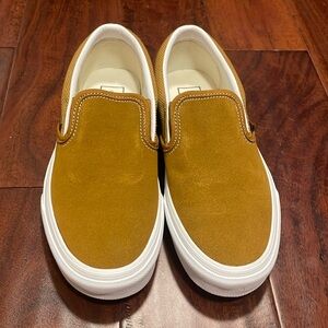 Classic Slip on Vans (Heavy Txtrs) Golden/white